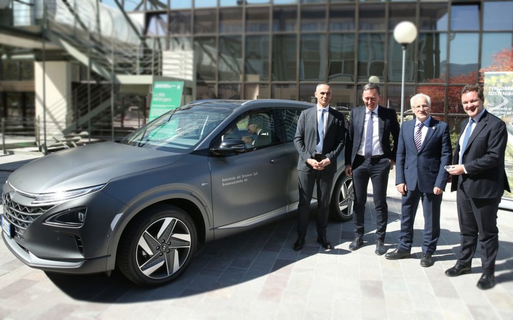 Hyundai consegna la prima NEXO “italiana” ad Autostrada del Brennero